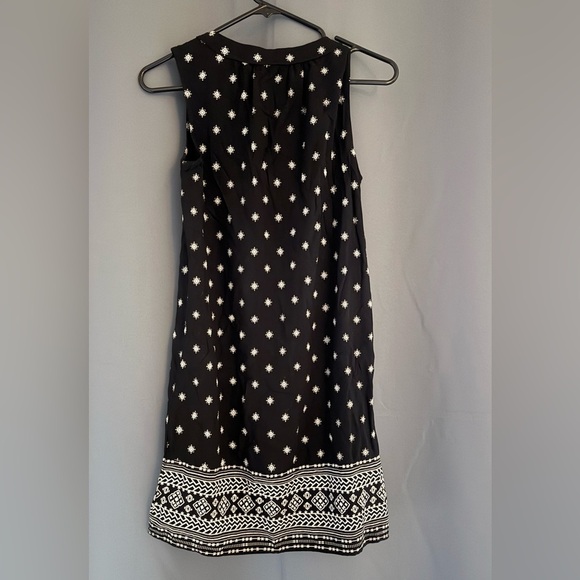 Old Navy Dresses & Skirts - Old Navy Black Sleeveless Shift Dress – Size XS